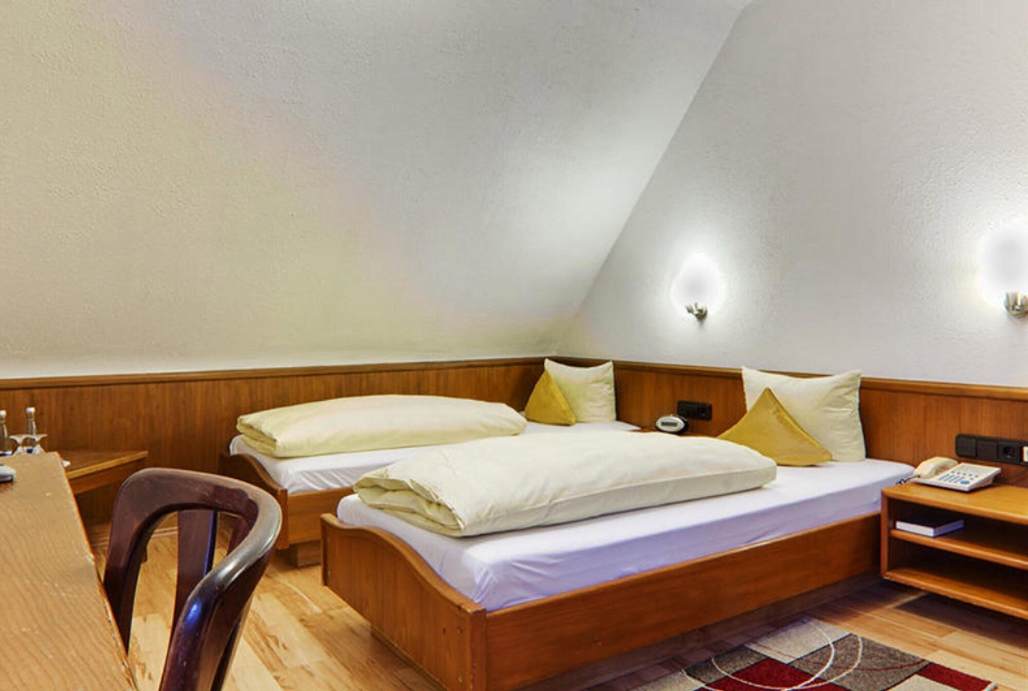 Hotel Lamm Remshalden Bagian luar foto